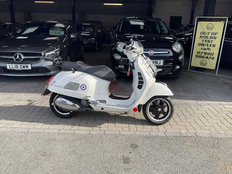 2016 Piaggio Vespa GTS 300 Super ABS Scooter Petrol CVT 22 ps